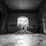 Salon secondaire en noir et blanc du château de Bonnelles