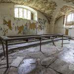 Table dans les sous-sols au château de Bonnelles