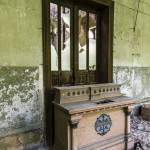 Meuble dans un couloir du château de Mesen