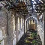 Nef de l'Eglise en ruine du château Mesen à Lede