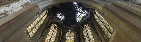 ...Vitraux du choeur de l’Eglise abandonnée du château Mesen à Lede...