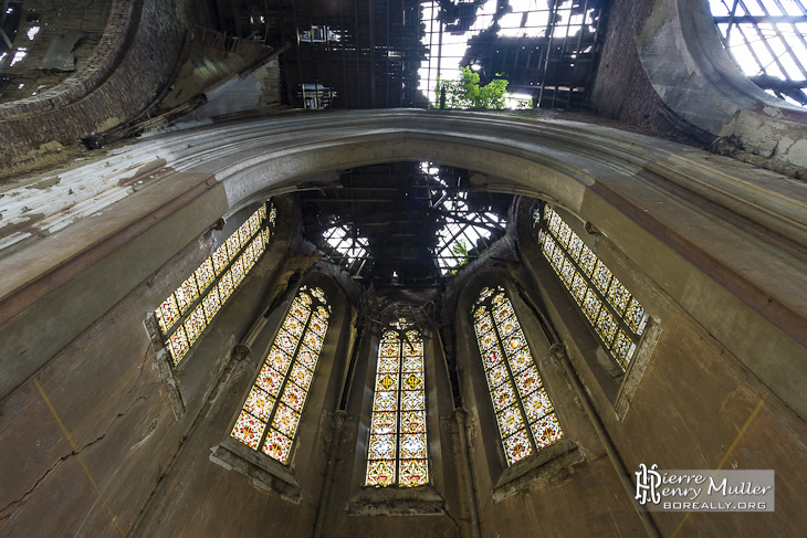 Vitraux du choeur de l'Eglise abandonnée du château Mesen à Lede