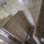 Cabines de douche au dernier étage du château Noisy Miranda