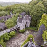 Ecuries et dépendances du château Noisy Miranda depuis les toits