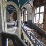 Escalier et voûte bleue du Château abandonné de Noisy Miranda