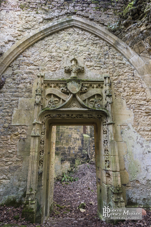 Sculpture de l'encadrement d'une porte du château