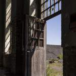 Porte en bois d'un hangar de la cokerie Anderlues