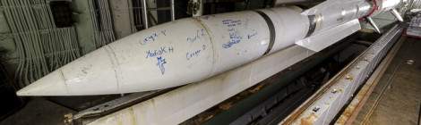 ...Missile masurca au dessus du barillet babord dans la chambre relai avec le rail supérieur permettant le chargement automatique sur la rampe de lancement....