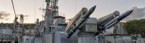 ...Rampe de lancement double des missiles Masurca sur la poupe du Colbert....