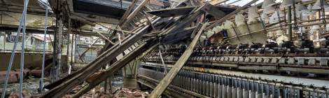 ...Effondrement dans la salle des machines &agrave; filer industrielle de la filature Badin...