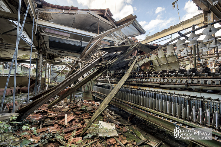 Effondrement dans la salle des machines à filer industrielle de la filature Badin