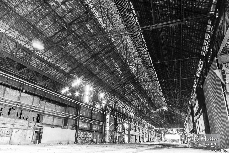 Immense hangar aux forges de Clabecq