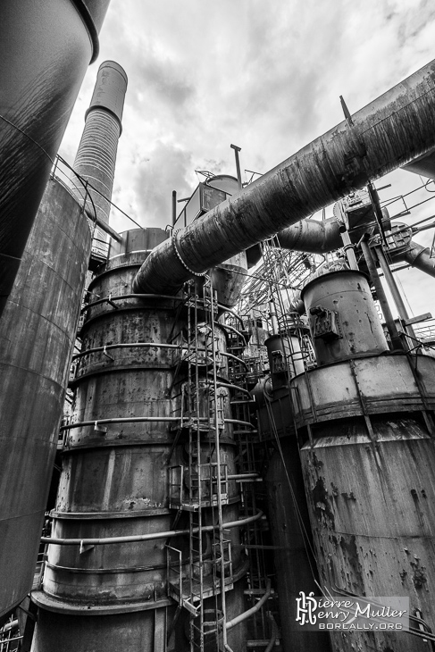 Méandre industriel de Clabecq en HDR noir et blanc