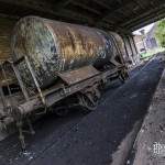 Wagon rouillé et abandonné sur sa voie