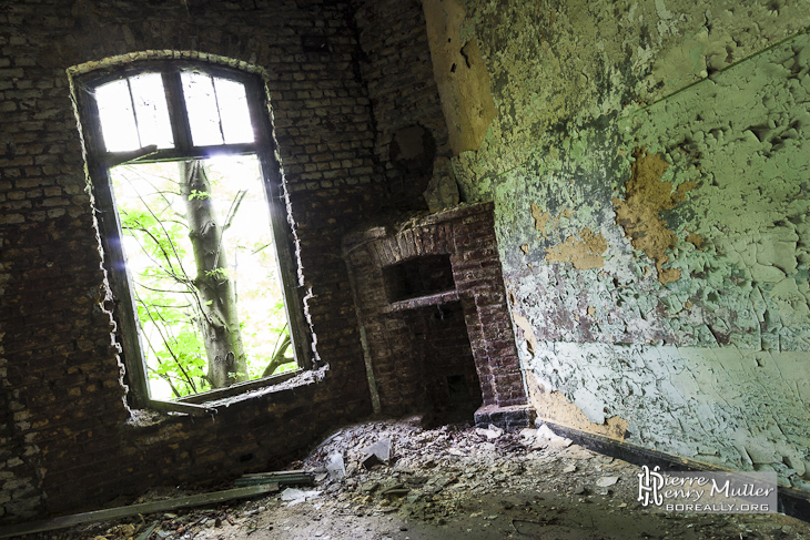 Chambre de soldat avec cheminée au fort de la Chartreuse