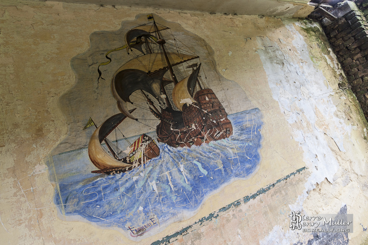 Dessin de bâteaux Galion et voilier sur les murs du fort de la Chartreuse