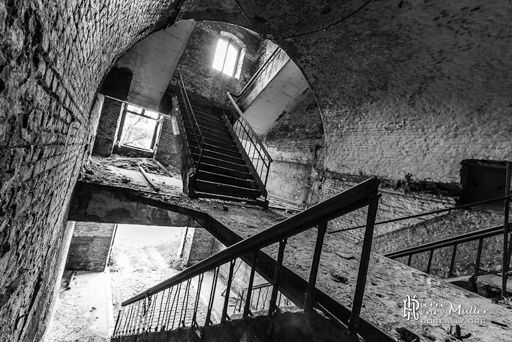 Escaliers double puis simple au fort de la Chartreuse