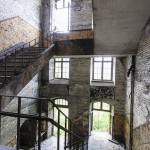 Escaliers du fort de la Chartreuse avec ses fenêtres