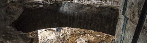 ...Plancher effondré entre deux niveaux du casernement du Fort de Domont...