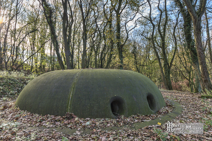 Tourelle Mougin et sa cuirasse en fonte dure au fort de Domont en HDR