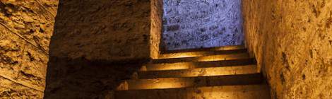 ...Escalier inter niveau dans les souterrains du Fort du Haut Buc...