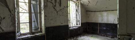 ...Intérieur de la caserne du Fort du Haut Buc...