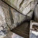 Escalier taillé dans la roche au Fort du Portalet