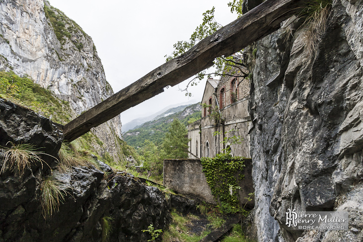 Extérieur du Fort du Portalet depuis un balcon