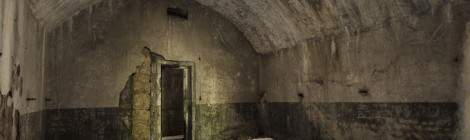 ...Puits de lumi&egrave;re dans une pi&egrave;ce du Fort du Portalet....