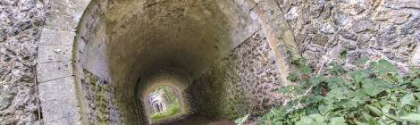 ...Un long chemin passe sous les diff&eacute;rentes casemates du Fort du Trou d&rsquo;Enfer, diff&eacute;rents tunnels sont pr&eacute;sents....