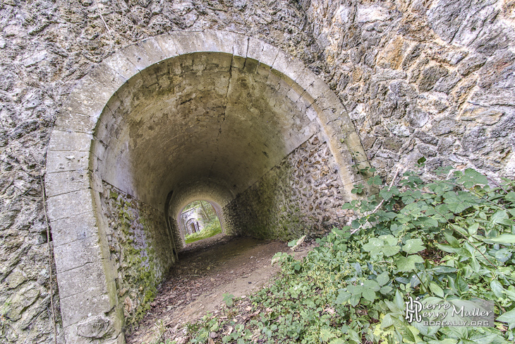 Chemin et tunnel sous une casemate du Fort en TTHDR