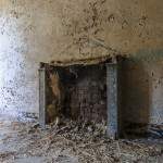 Cheminée dans une pièce du Fort du Trou d'Enfer