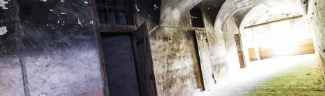 ...Ce couloir d’accès baigné par la lumière donne accès à différentes pièces de vie pour les soldats vivant dans le Fort du Trou d’Enfer....