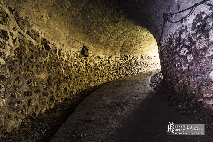 Couloir d'accès aux souterrains du fort du Trou d'Enfer