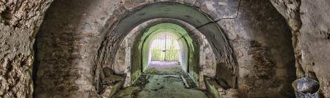 ...Les tunnels courant sous le fort croisent d’autres tunnel d’accès depuis l’extérieur, photo en TTHDR....