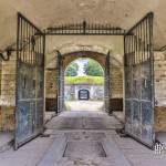 Porche d'accès au Fort du Trou d'Enfer avec son sas et ses portes en TTHDR