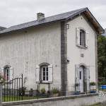 Ancienne maison de garde barrière à niveau sur la ligne Pau Canfranc