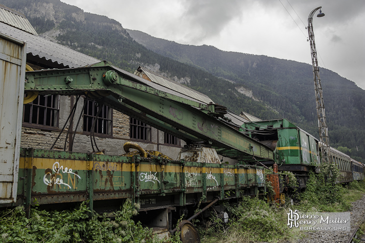 Grue ferroviaire mobile abandonnée à la gare de Canfranc