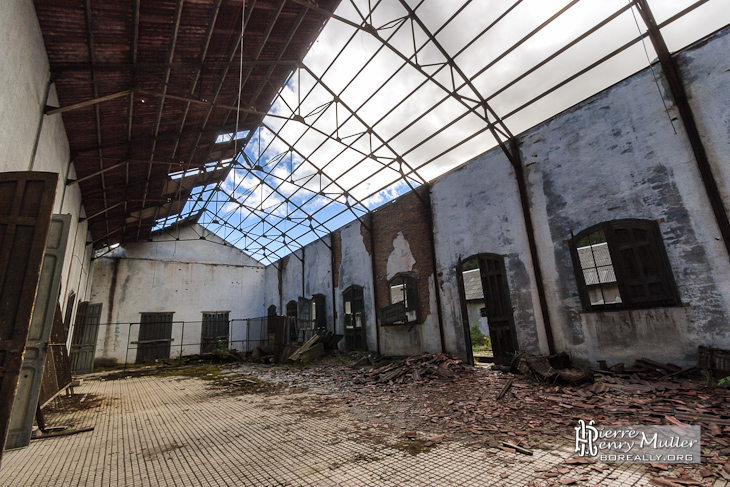 Hangar de la gare de Canfranc en HDR