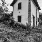 Maison de garde barrière sur la ligne abandonnée Pau-Canfranc
