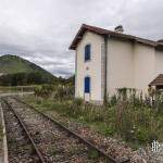 Passage à niveau et maison garde barrière sur la ligne Pau-Canfranc