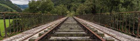 ...Pont abandonn&eacute; de la ligne de chemin de fer Pau-Canfranc...