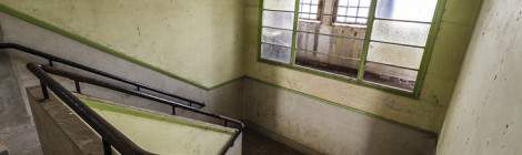 ...Etage de la salle de sport au centre d’entraînement du GIGN....