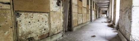 ...Ce long couloir mêlé aux différents accès des salles permet au GIGN de définir et de s’entraîner à une multitude de scénarios....