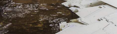 ...Les archives et différents accessoires se sont retrouvés au sol et ont été noyé par les alimentations en eau encore ouverte....