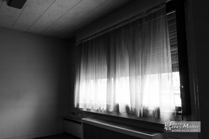 Rideaux dans un bureau de l'imprimerie en noir et blanc boreally Désign rideaux Bureau