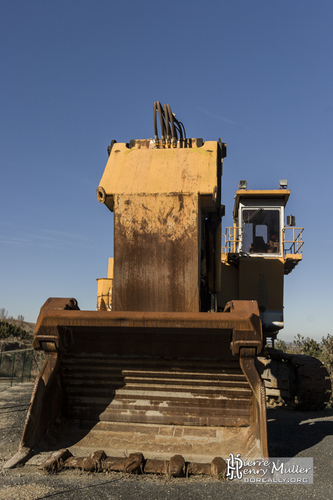 Chargeur de mine et son godet