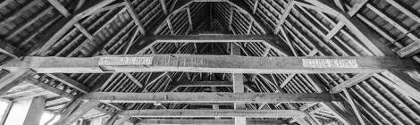 ...Charpente en bois du toit du monastère de Mechelen...