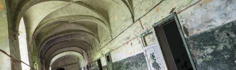 ...Couloir et voutes au monast&egrave;re abandonn&eacute; de Mechelen...