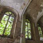 Fenêtre du cloitre du monastère abandonné de Mechelen